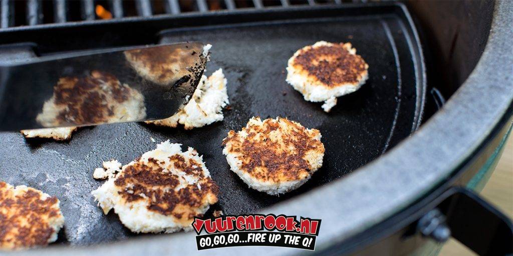 Big Green Egg Big Green Egg Half Moon Cast Iron Plancha Griddle Large