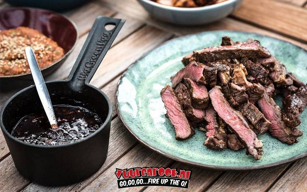 Big Green Egg Big Green Egg  Pre-Seasoned Cast Iron Sauce Pot + Basting Brush