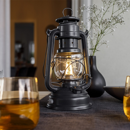 Feuerhand Original Feuerhand Stormlantaarn Metalic Grijs LED