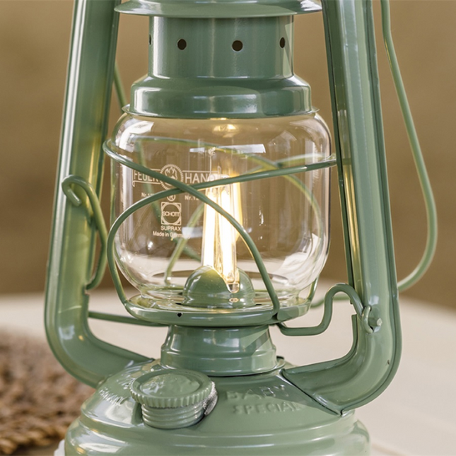 Feuerhand Original Feuerhand Stormlantaarn Sage Green LED