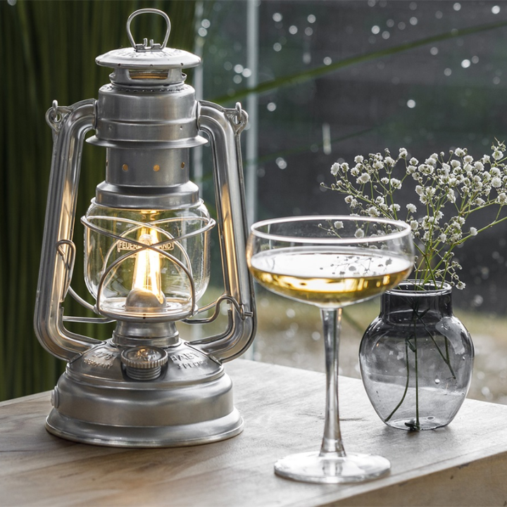 Original Feuerhand Sturmlaterne Zink LED – Vuur & Rook