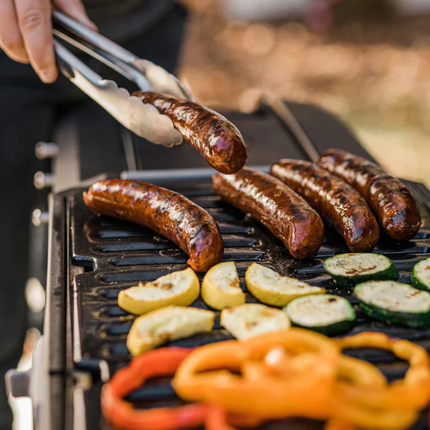 Tragbarer Holzkohlegrill von Masterbuilt mit Sockel