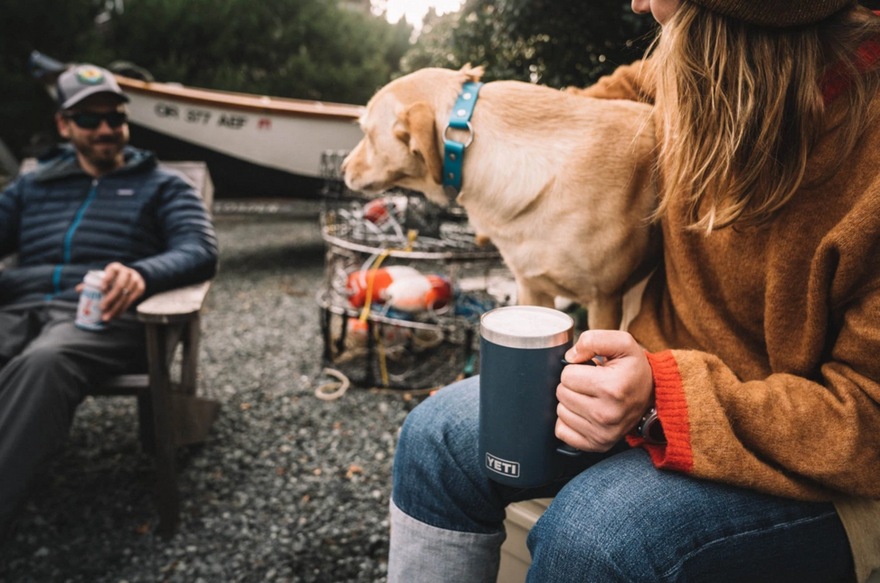 Yeti Rambler Tasse 24 oz Marineblau