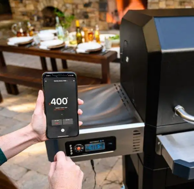 Masterbuilt Gravity Series™ 800 Digital Charcoal Griddle + Grill + Smoker