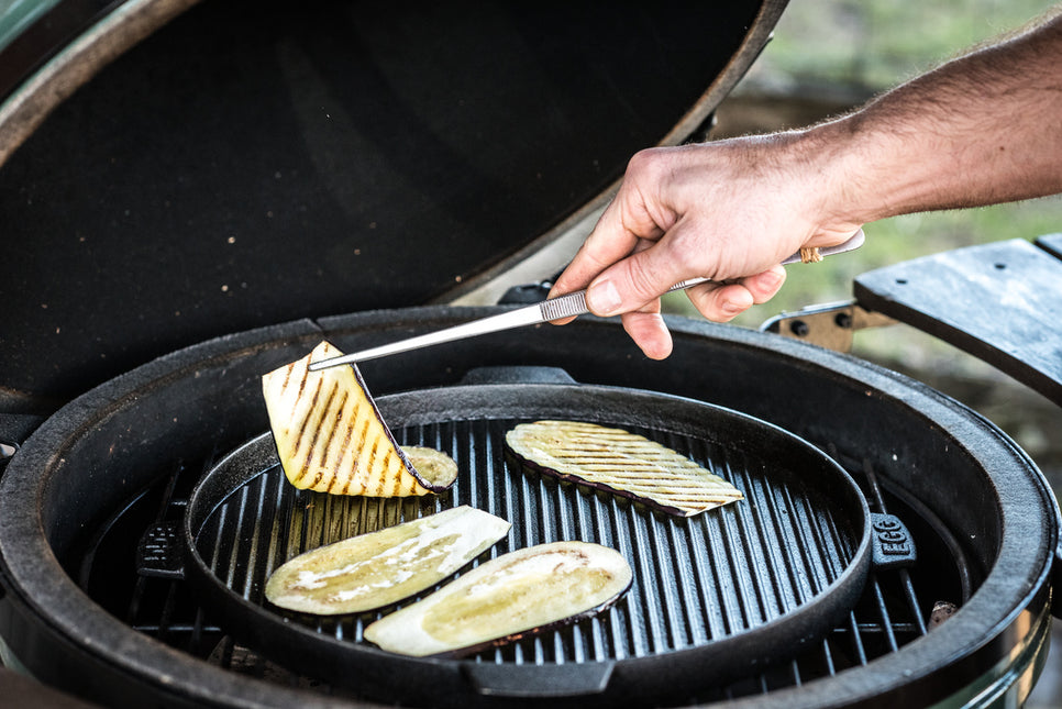 Vorgewürzte Plancha-Grillplatte aus Gusseisen von Big Green Egg (Groß/XLarge/XXLarge).