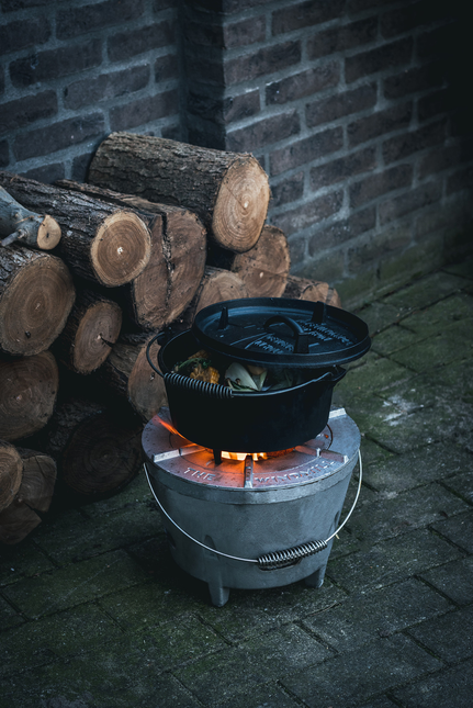 The Windmill Dutch Oven 4.5 quarts With Legs