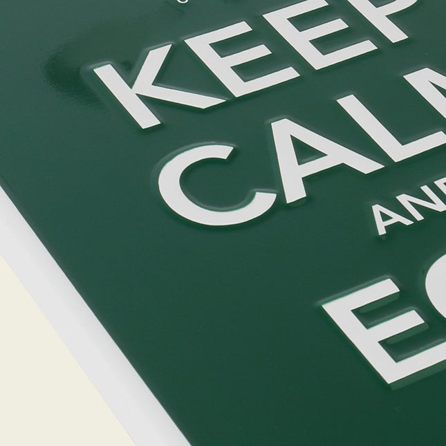 Big Green Egg Textschild Grün „Keep Calm and Egg On“.