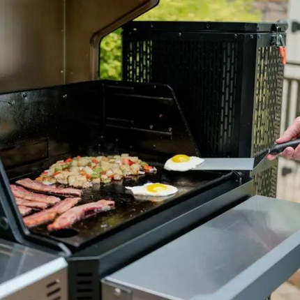 Masterbuilt Masterbuilt Gravity Series™ 800 Digital Charcoal Griddle + Grill + Smoker