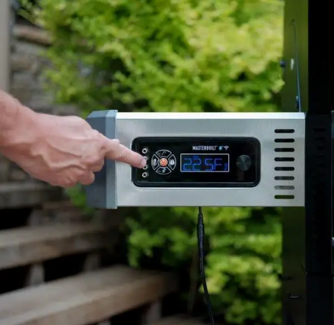 Masterbuilt Masterbuilt Gravity Series™ 800 Digital Charcoal Griddle + Grill + Smoker