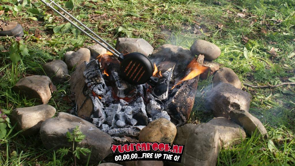 Vuur & Rook Vuur en Rook Pre-Seasoned Cast Iron  Hamburger Iron (RVS stelen)