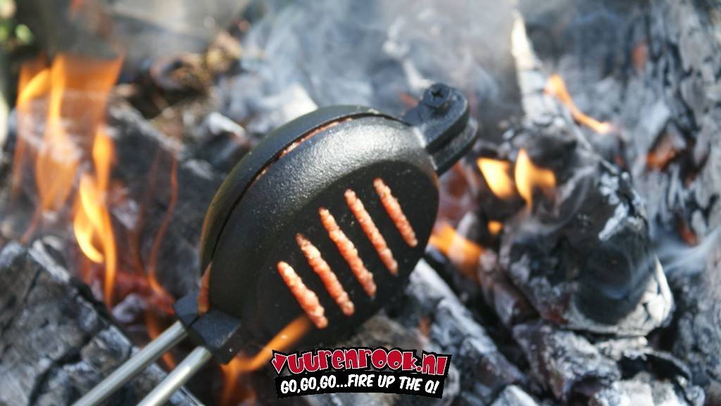 Vuur & Rook Vuur en Rook Pre-Seasoned Cast Iron  Hamburger Iron (RVS stelen)