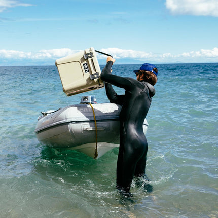 YETI Yeti Roadie 24 2.0 Hard Cooler Navy